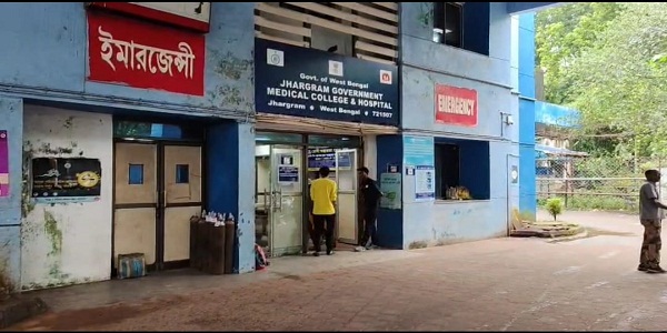 Jhargram : जंगलमहल बटालियन के सब इंस्पेक्टर ने माता-पिता को गोली मारने के बाद खूद को मारी गोली, बुजूर्ग दंपति की मौत, सब इंस्पेक्टर का चल रहा इलाज