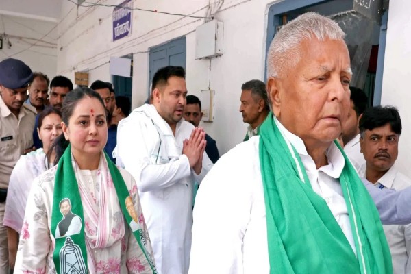 Bihar: किडनी दान पर रोहिणी का तेजस्वी समर्थकों को तगड़ा जवाब, बोलीं – “साबित करो, नहीं तो राजनीति छोड़ दूंगी”