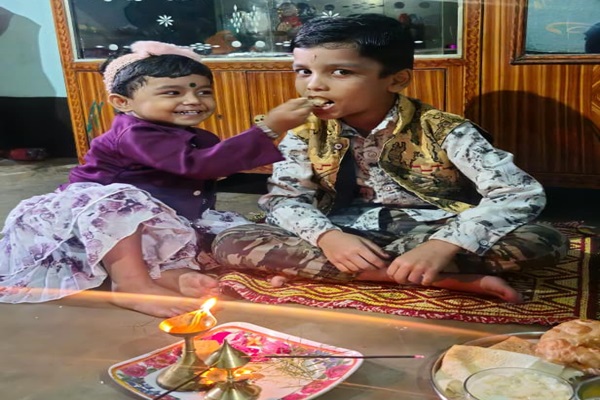 Baharagoda : उमंग और उल्लास के साथ मनाया गया भाई दूज, बहनों ने भाई की लंबी उम्र के लिए की प्रार्थना