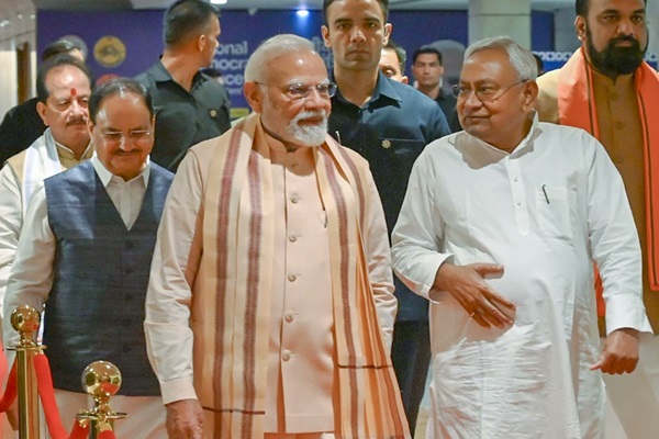 New Delhi : बिहार चुनाव 2025 : राजग ने सौहार्दपूर्ण तरीके से सीटों का फॉर्मूला किया तय, वहीं विपक्षी INDIA गठबंधन राजद-कांग्रेस के बीच सीटों के बंटवारा उलझा