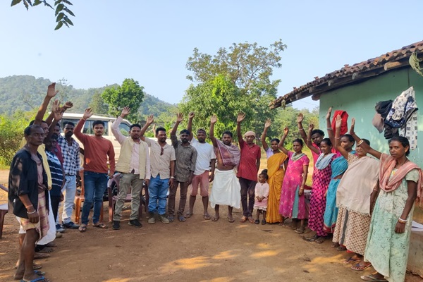 Gua : लौवा टोली गांव में बिजली-पानी की समस्या, सुरेश सावैयां ने चेतावनी दी