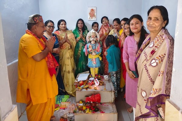 Gua : चित्रगुप्त भगवान की पूजा और भाई दूज पर्व धूमधाम से संपन्न