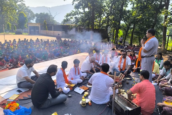 Gua : डीएवी पब्लिक स्कूल चिड़िया में हवन यज्ञ, विद्यार्थियों ने की जनकल्याण की कामना
