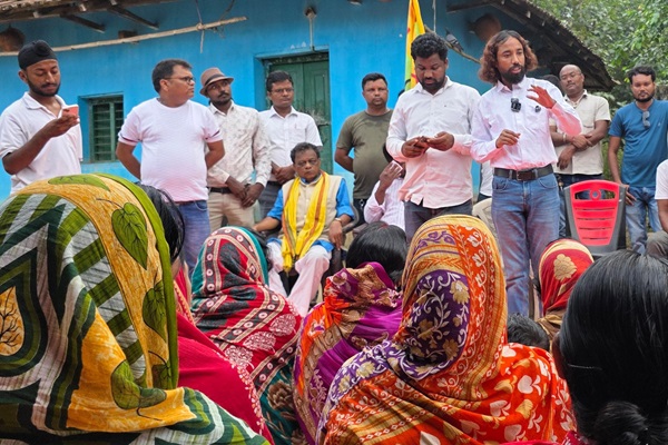 Ghatsila : पढ़ाई, कमाई और दवाई चौपट, जनता बदलाव को तैयार – देवेन्द्र नाथ महतो