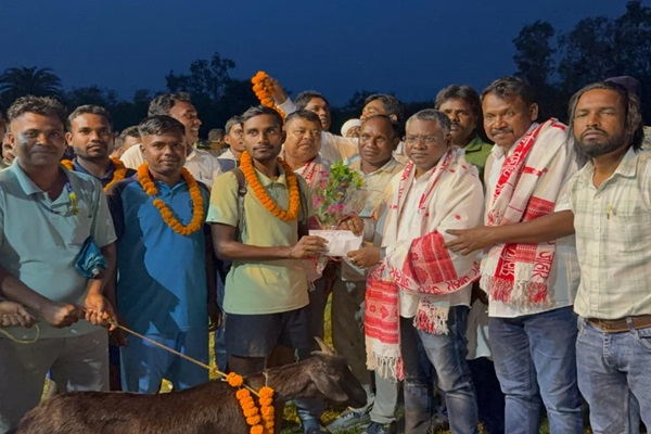 Ghatsila : सुकरीगाड़िया फुटबॉल टूर्नामेंट में जूनियर जारपा ने जीता पहला स्थान