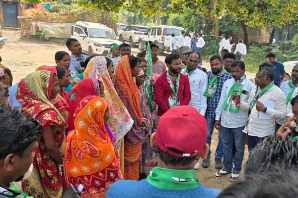 Ghatsila : घाटशिला उप चुनाव : झामुमो का तूफानी जनसंपर्क अभियान, मैदान में उतरे दिग्गज