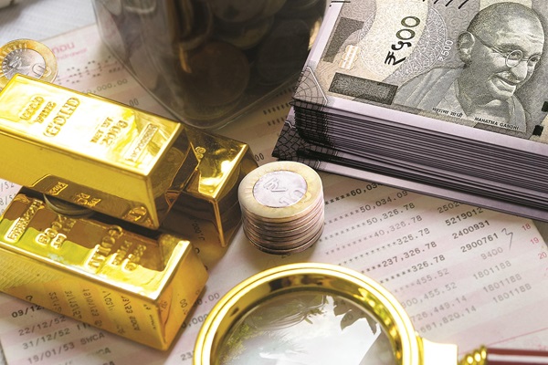 Kolkata : हावड़ा में बोलेरो से 4 किलो सोना और 5 लाख नकद बरामद, जमशेदपुर के चार युवक हिरासत में