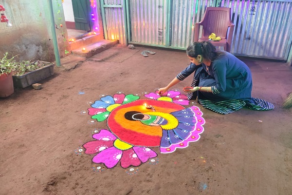 Gua : दीपों की रोशनी और रंगोलियों से जगमगाया गुवा, दीपावली पर्व पर उमड़ा उल्लास