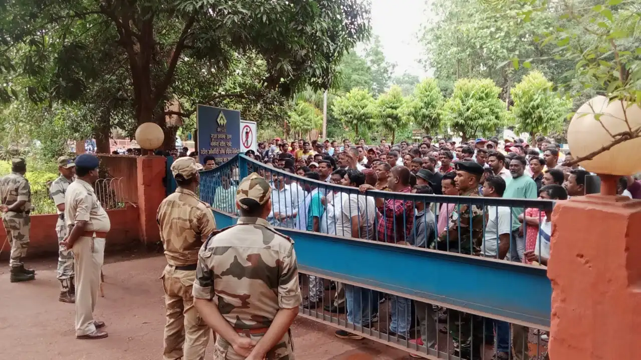 Chaibasa: कमल भास्कर की पदोन्नति विवाद में, सीबीआई जांच की उठी मांग