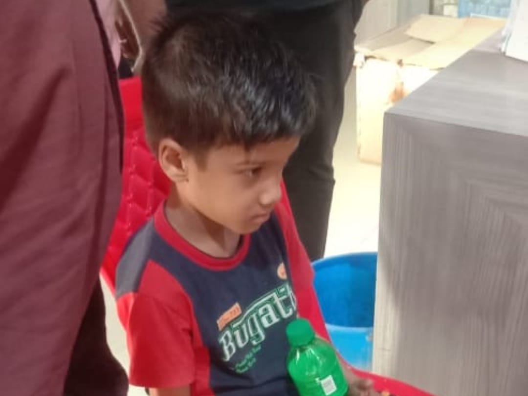 Jamshedpur : बिस्टुपुर से अपहृत 8 वर्षीय आरिश मुर्शिदाबाद से बरामद, अपहरणकर्ताओं का मिला सुराग