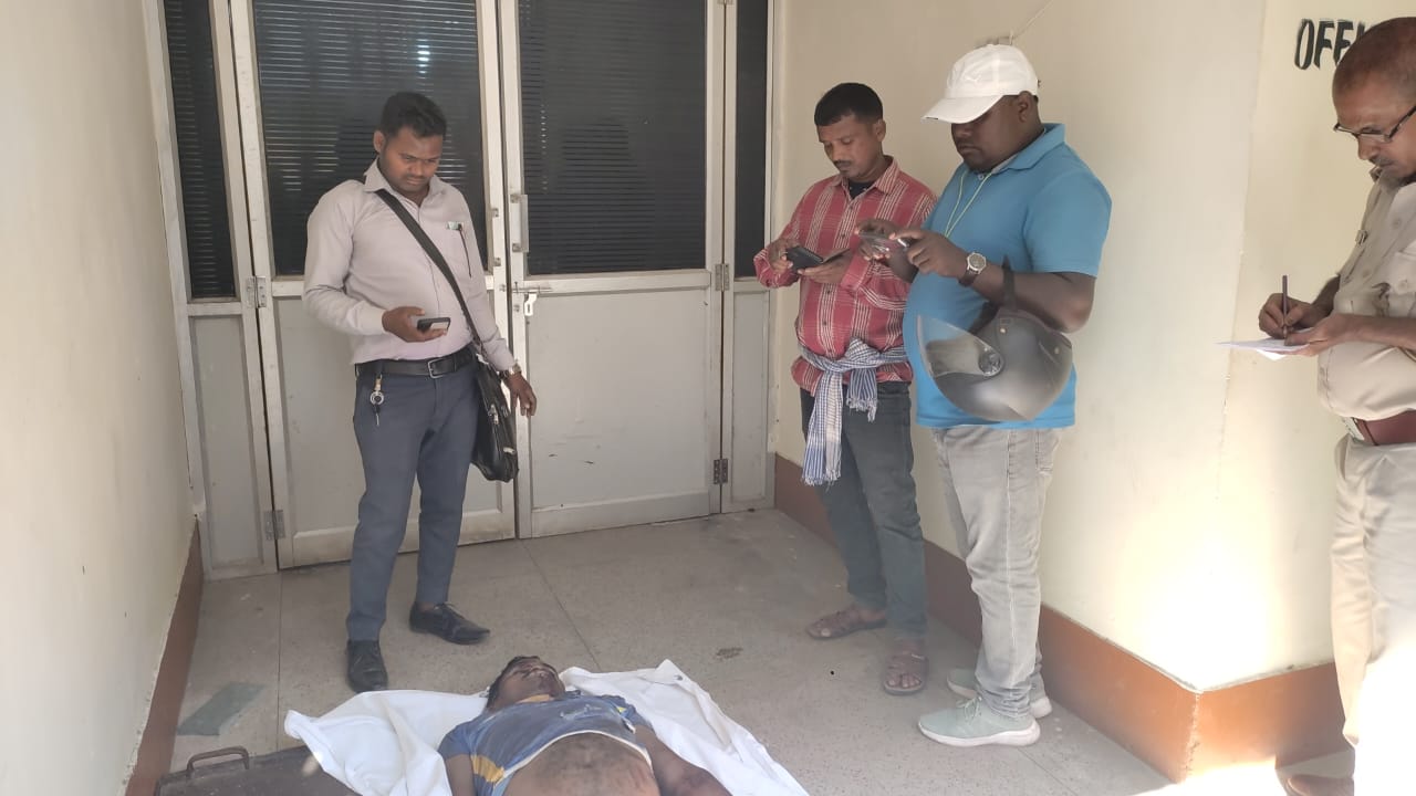 Jamshedpur: दोस्त से मिलने जा रहा युवक पेड़ से टकराया, मौत 