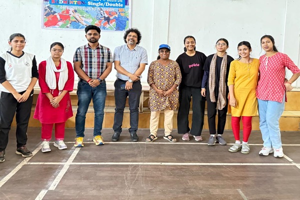 Jamshedpur : जमशेदपुर महिला विश्वविद्यालय में वार्षिक खेलकूद 2025-26 का आयोजन, बैडमिंटन प्रतियोगिता संपन्न