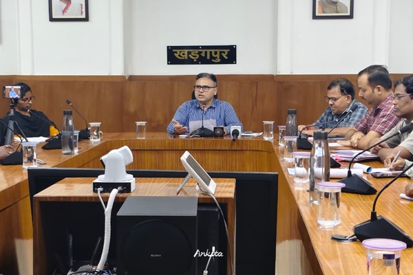 Khadagpur : खड़गपुर रेल मंडल ने स्वच्छता और जनकल्याण गतिविधियों की प्रेस वार्ता में दी जानकारी