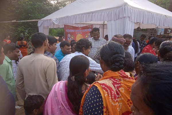 Jamshedpur : कोल्हान पत्रकार एकता मंच ने छठ घाट पर किया खीर का वितरण, निभाया सामाजिक दायित्व