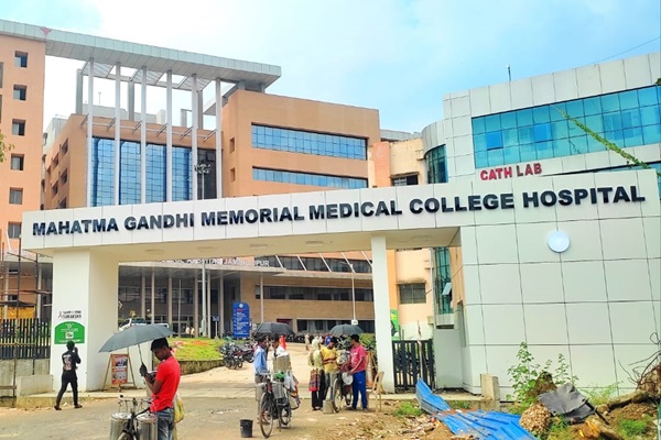 Jamshedpur : एमजीएम अस्पताल से 19 वर्षीय मरीज लापता, चार दिन बाद भी नहीं मिला सुराग