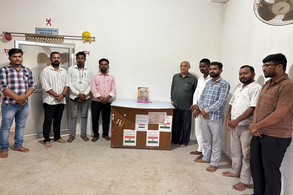 Seraikela : लुपुंगडीह के नारायण आईटीआई में श्रद्धापूर्वक मनाई गई डॉ. श्रीकृष्ण सिंह की जयंती, देशभक्ति और प्रेरणा से भरा माहौल