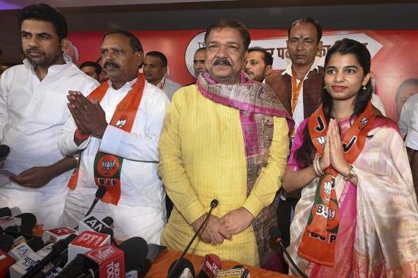 Bihar Elections: भाजपा में उठे मतभेद, मैथिली ठाकुर को टिकट मिलने पर स्थानीय नेता नाराज