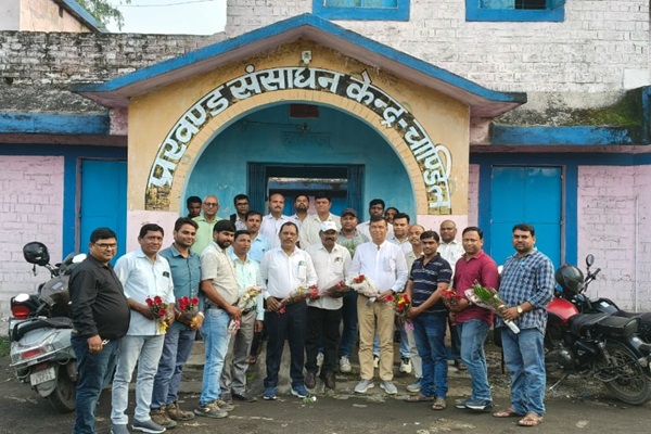 Seraikela : चांडिल में नवपदस्थापित प्रखंड शिक्षा प्रसार पदाधिकारी का स्वागत, पूर्व पदाधिकारी को दी गई भावभीनी विदाई