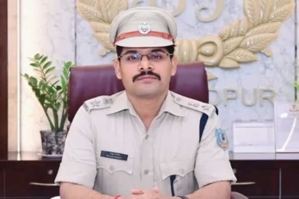 Jamshedpur : SSP ने छह दिन में ही बदला अपना आदेश, बर्मामाइंस से जादूगोड़ा सर्किल इंस्पेक्टर बनाए गए दिलीप यादव को सौंपी गई कदमा थाना की कमान