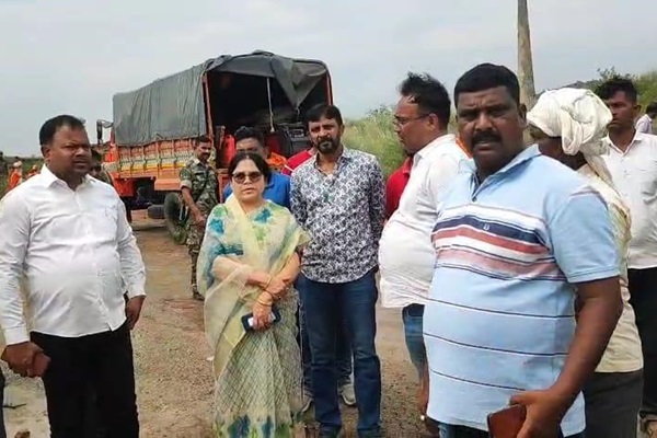 Seraikela : शहरबेड़ा छठ घाट हादसे पर विधायक सविता महतो ने जताया दुख, प्रभावित परिवारों से की मुलाकात