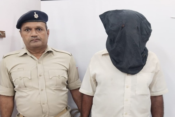 Jamshedpur : घाटशिला उपचुनाव से पहले टेल्को में बड़ी गांजा बरामदगी, व्यक्ति गिरफ्तार