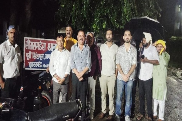 Jharkhand: पूर्व मुख्यमंत्री रघुवर दास के भाई ने निर्दलीय प्रत्याशी के भाई से की मारपीट, कहा – तुम बिहारी लोग 25 साल से हमारे तलवे चाट रहे हो….