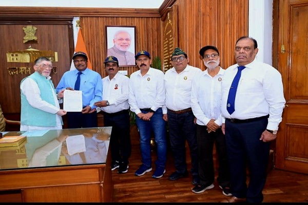 Ranchi: भारत भारती वेटरन्स पहुंचा राजभवन, सरदार पटेल जयंती पर राज्यपाल को दिया निमंत्रण