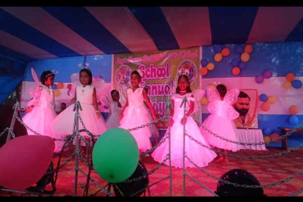 Jadugora: लुगू मुर्मू आवासीय जनजातीय स्कूल में मनाया गया पांचवां वार्षिक उत्सव, नृत्य से बांधा समा