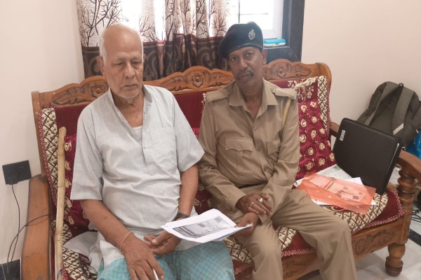 Jadugora: जादूगोड़ा में 95 वर्षीय बुजुर्ग के लिए बैंक की सराहनीय पहल, घर पहुंच कर पुरी की KYC