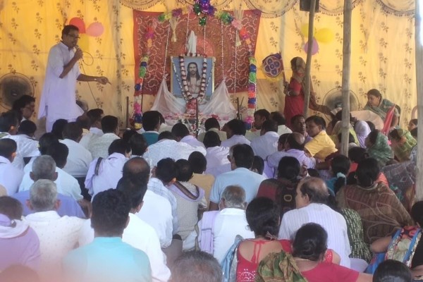 Bahragora: वृंदावनपुर में श्री श्री निगमानंद सरस्वती का पूर्णमासी सत्संग, श्रद्धा और भक्ति का उमड़ा ज्वार