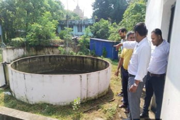 Kharagpur: खड़गपुर रेलवे में जल उपचार संयंत्र का निरीक्षण, हाइड्रेंट पाइप से मिल रहा साफ़ पानी