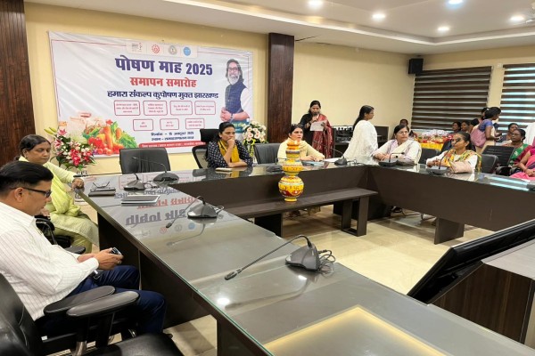 Saraikela: सरायकेला में बच्चों और माताओं के पोषण पर विशेष ध्यान, आंगनवाड़ी सेविकाओं को दिए निर्देश