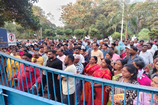Chaibasa: SAIL में मजदूरों का प्रदर्शन, मांगें नहीं मानीं तो 25 अक्टूबर को होगी आर्थिक नाकाबंदी