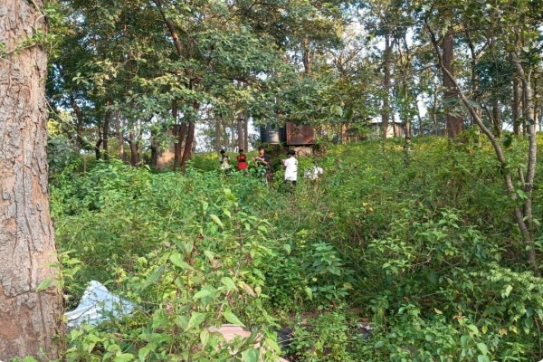 Adityapur : जेएमटी कंपनी के समीप झाड़ी से मिला अज्ञात व्यक्ति का शव, हत्या की आशंका पहचान में जुटी पुलिस