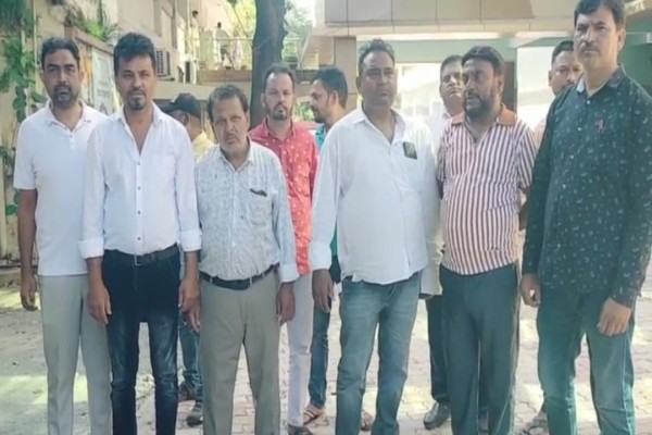 Jamshedpur: डीसी लाउंज में विवाद, घायल छात्र के पिता ने की सैलून के मालिक को गिरफ़्तार करने की मांग