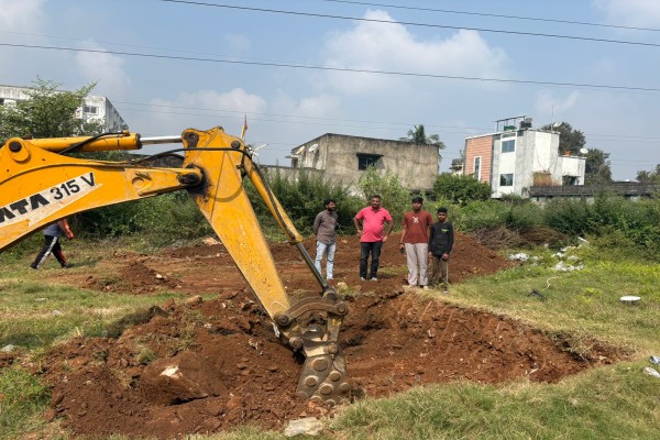 Jamshedpur: छठ पर्व की तैयारी तेज, गोविंदपुर में शुरू हुआ कृत्रिम छठ घाट निर्माण