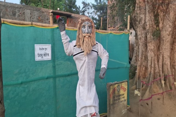 Potka: पोटका में न्यू बॉयज क्लब का मां मनसा पूजा, शिबू सोरेन और पहलगाम हमला बना मुख्य आकर्षण