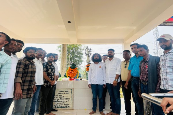 Saraikela: तिरुलडीह गोलीकांड की 43वीं पुण्यतिथि, धनंजय-अजीत महतो को शहीद घोषित करने की मांग