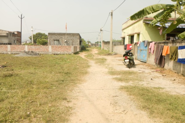 Jadugora: विकास से कोसो दूर, उतरी इंचडा गांव में ग्रामीणों ने किया विरोध प्रदर्शन