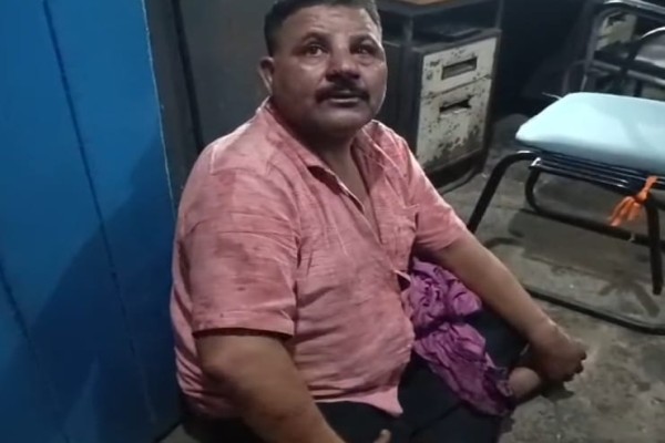 Jamshedpur: नौ वर्षीय बच्ची से घृणित हरकत पर फूटा लोगों का गुस्सा, आरोपी जेलकर्मी की जमकर पिटाई