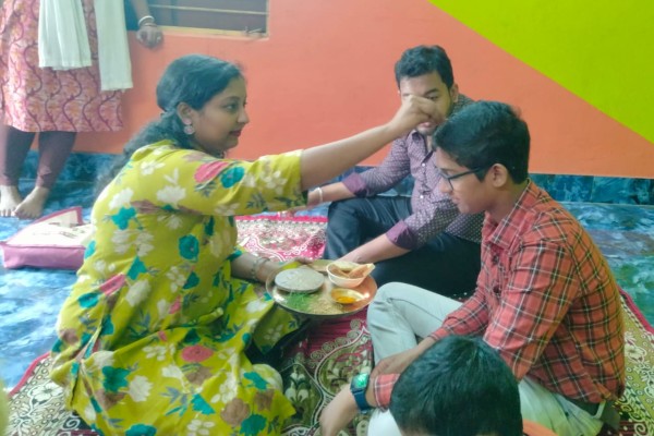 Jhargram: झाड़ग्राम में भाई फोंटा का उत्साह, दिखाई दिया भाई-बहन का अटूट स्नेह