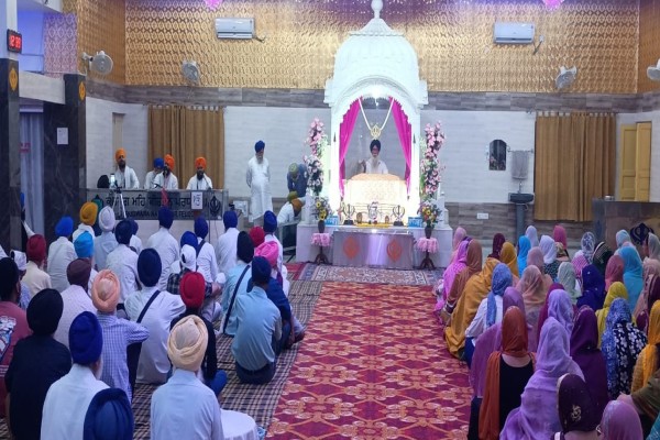 Jamshedpur: अमर वाणी और कीर्तन से गूंज उठा टेल्को गुरुद्वारा, श्रद्धालुओं ने गुरु की राह में किया समर्पण