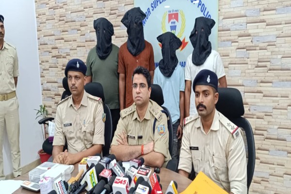 Jamshedpur: कुख्यात अपराधी रिंकू सेठ के 4 सहयोगी गिरफ्तार, देशी पिस्टल बरामद