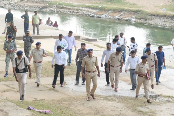 Chaibasa: चाईबासा और चक्रधरपुर घाटों का प्रशासन ने किया निरीक्षण, व्रतियों की सुविधा के लिए तैयारियां तेज