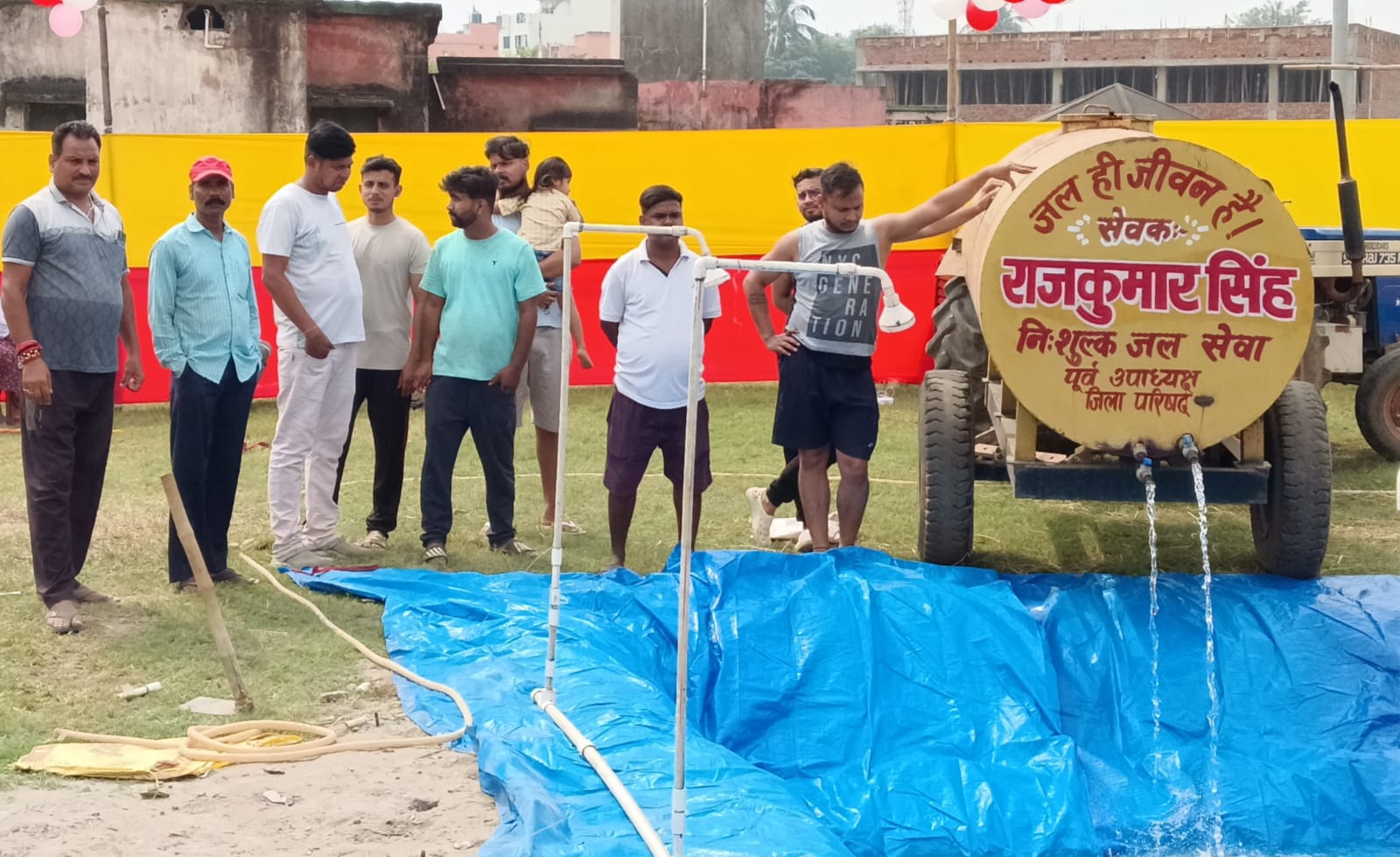 Jamshedpur: छठ व्रतधारियों के लिए राजकुमार सिंह की नि:शुल्क सेवा, कृत्रिम छठ घाटों पर टैंकर से भरवाया पानी