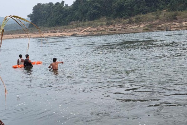 Saraikela: छठ पूजा में बड़ा हादसा, अवैध बालू उत्खनन के कारण बने गड्ढों में तीन डूबे