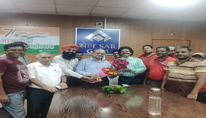 Chaibasa: बोकारो स्टील वर्कर्स यूनियन (इंटक) ने गुवा सेल के नए CGM चंद्रभूषण कुमार को दी बधाई