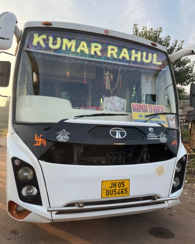 Bahragora: एनएच-49 पर भीषण हादसा, बस की चपेट में आई विक्षिप्त महिला – मौके पर मौत