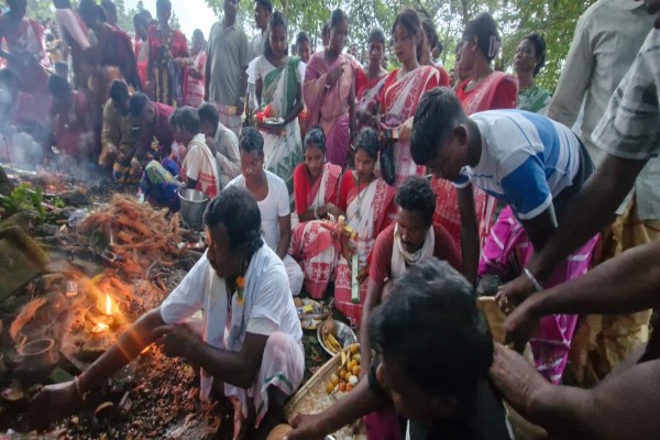 Jamshedpur: कोल्हान में सोहराय की धूम, मांदर की थाप पर थिरके महिलाएं और पुरुष