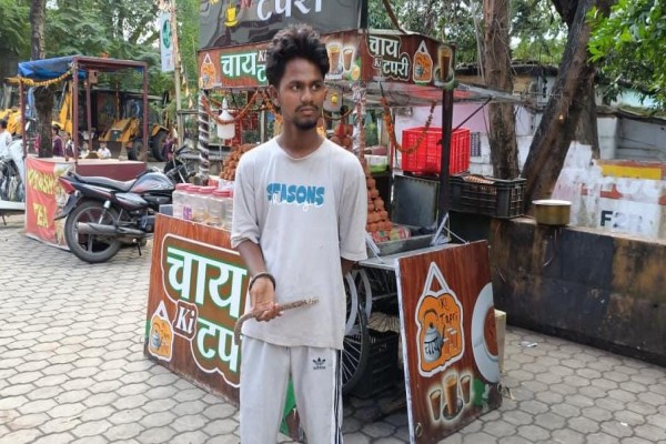 Jamshedpur: साकची में एक ही रात तीन दुकानों में चोरी, लाखों का सामान गायब